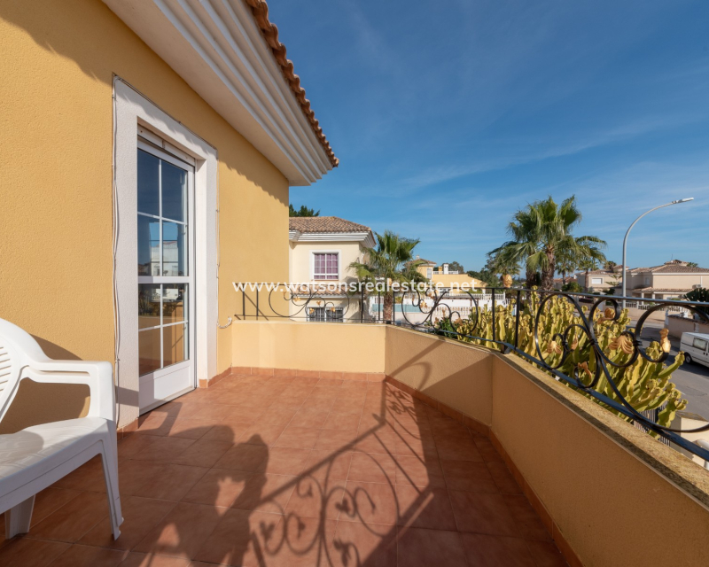 Venta - Chalet Independiente - Urb. La Marina