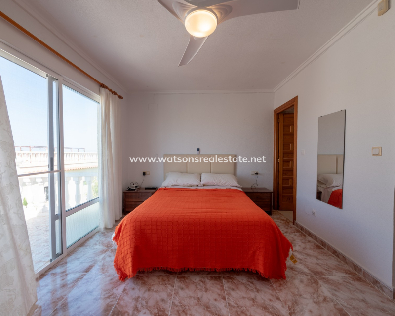 Venta - Chalet Independiente - Urb. La Marina
