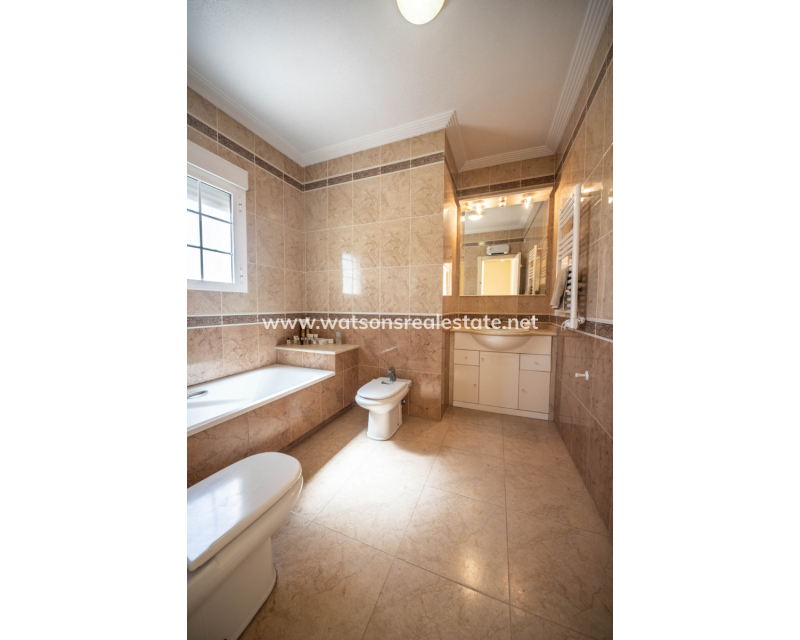Venta - Chalet Independiente - Urb. La Marina