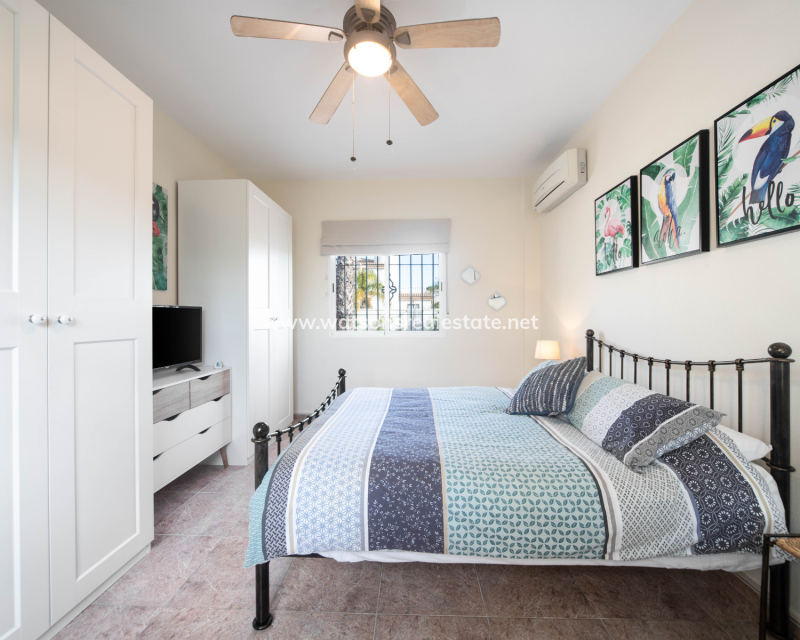 Venta - Chalet Independiente - Urb. La Marina