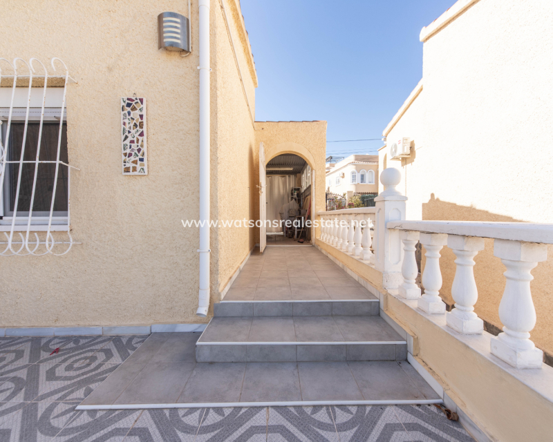 Venta - Chalet Independiente - Urb. La Marina