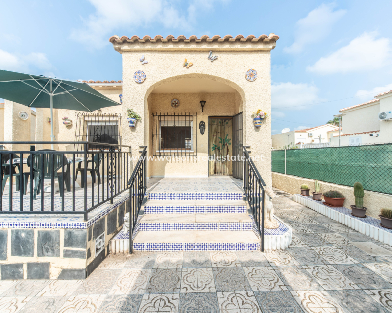 Venta - Chalet Independiente - Urb. La Marina