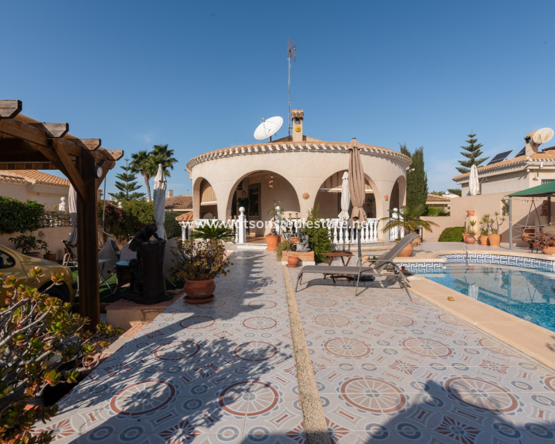 Venta - Chalet Independiente - Urb. La Marina