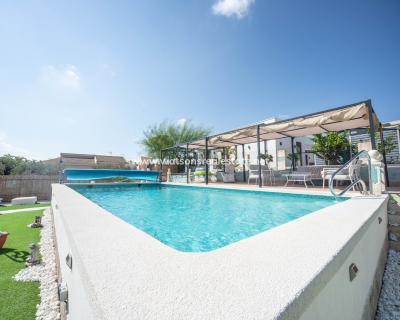 Venta - Chalet Independiente - Urb. La Marina