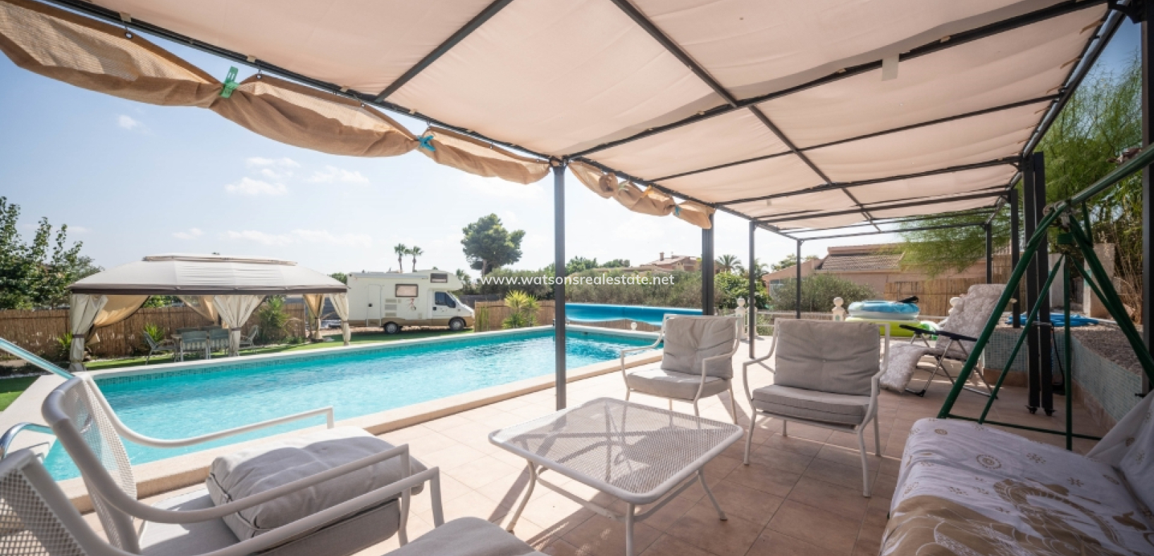 Venta - Chalet Independiente - Urb. La Marina