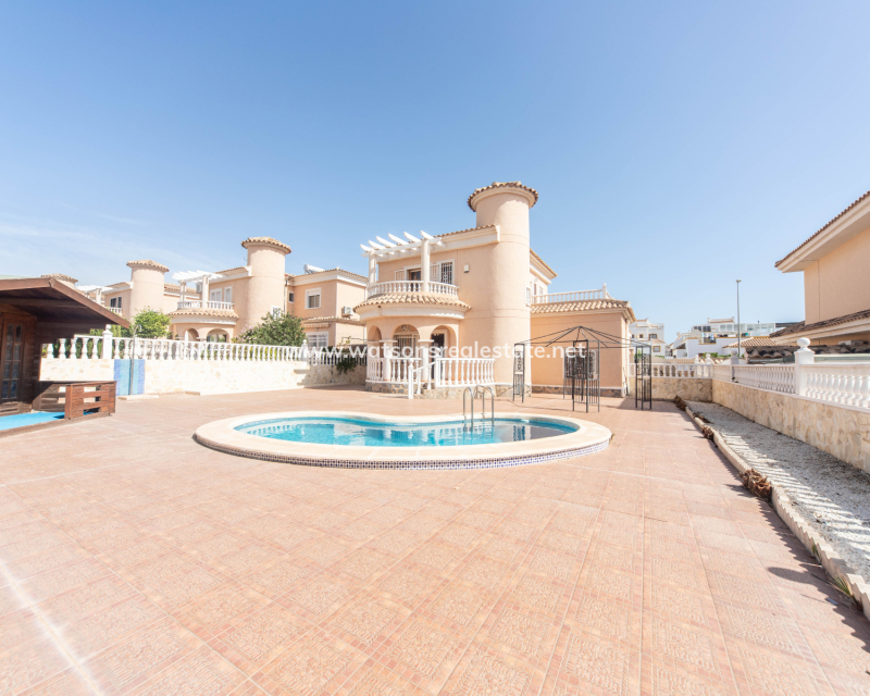Venta - Chalet Independiente - Urb. La Marina