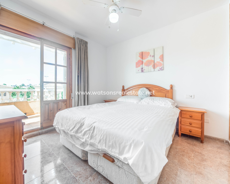 Venta - Chalet Independiente - Urb. La Marina