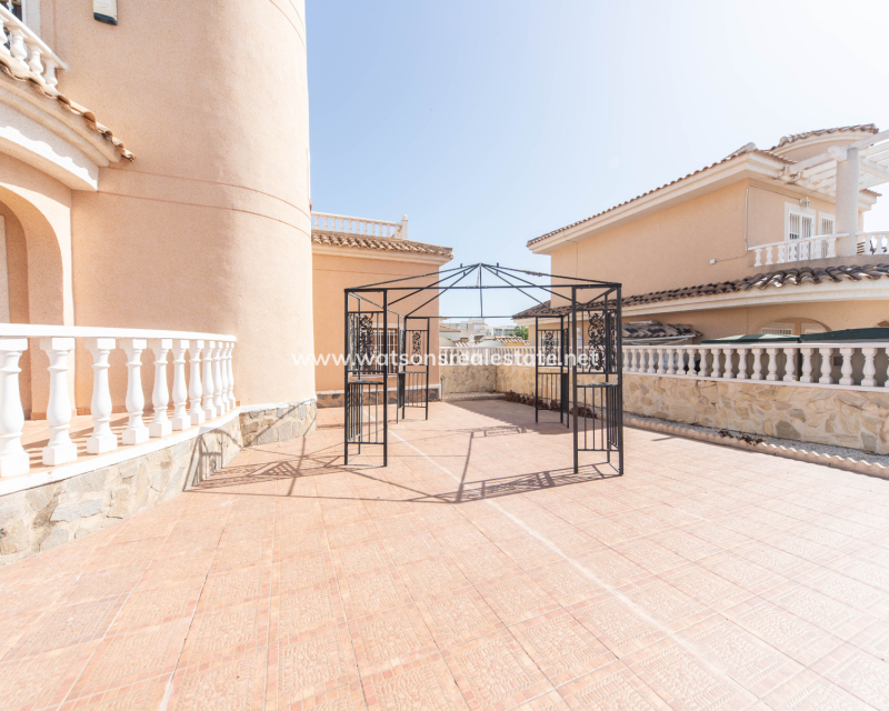 Venta - Chalet Independiente - Urb. La Marina