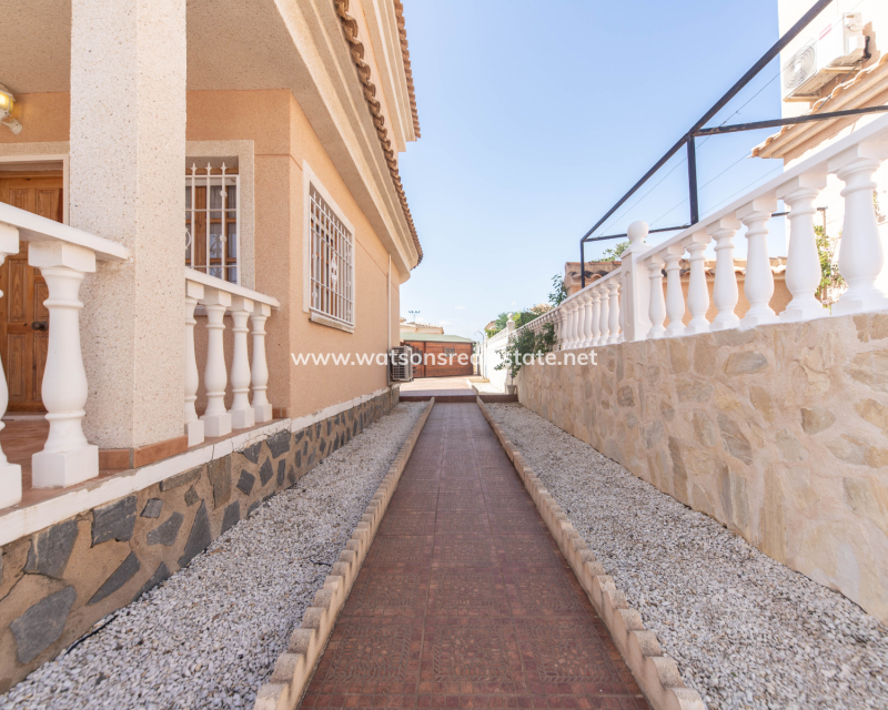 Venta - Chalet Independiente - Urb. La Marina