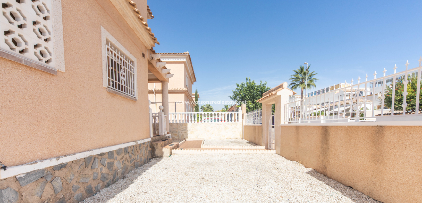 Venta - Chalet Independiente - Urb. La Marina