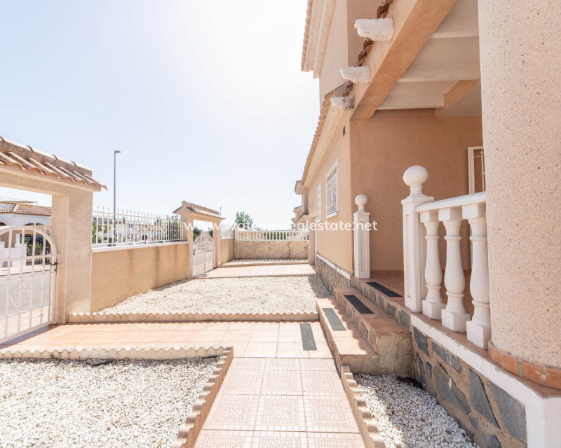 Venta - Chalet Independiente - Urb. La Marina
