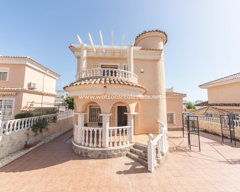 Venta - Chalet Independiente - Urb. La Marina