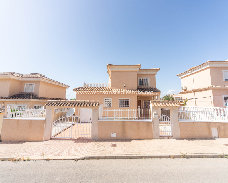Venta - Chalet Independiente - Urb. La Marina