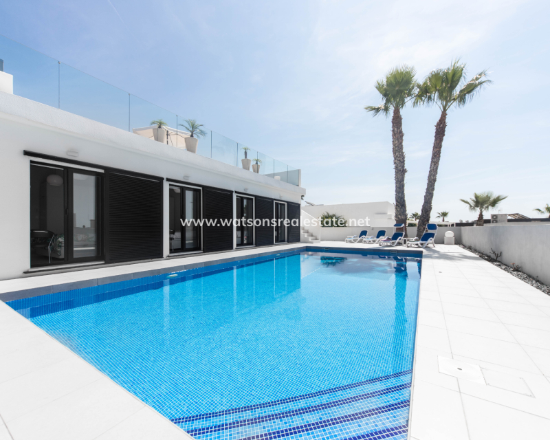 Venta - Chalet Independiente - Urb. La Marina