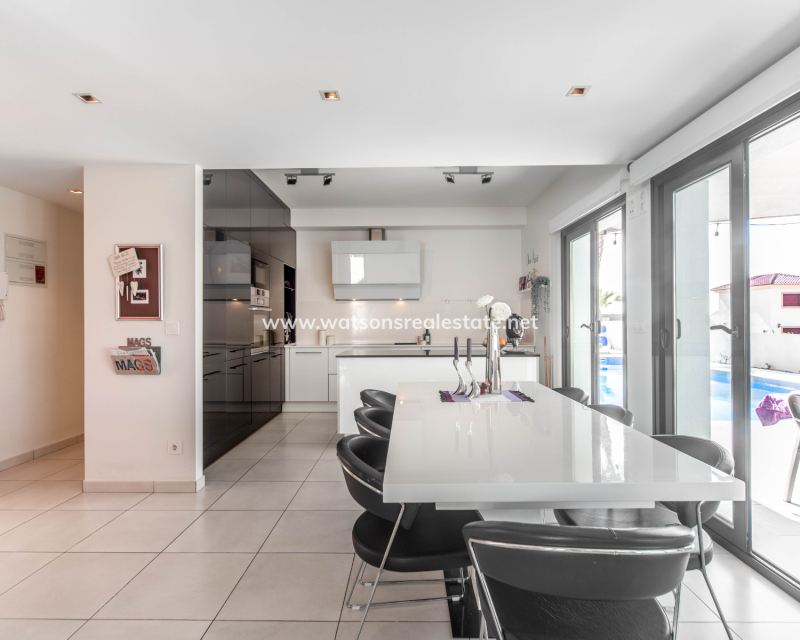 Venta - Chalet Independiente - Urb. La Marina