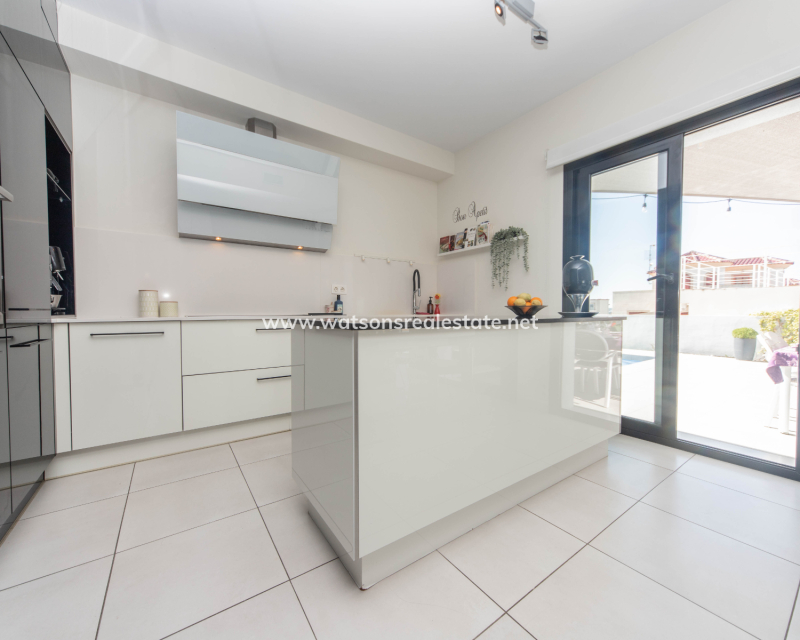 Venta - Chalet Independiente - Urb. La Marina