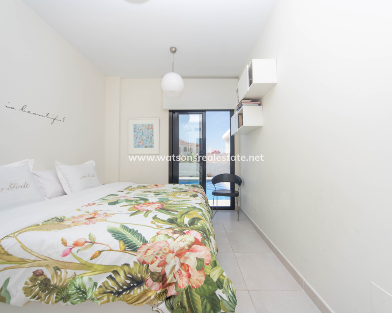 Venta - Chalet Independiente - Urb. La Marina
