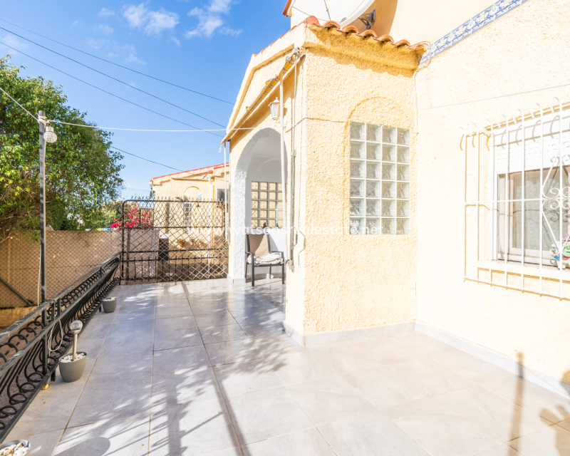 Venta - Chalet Independiente - Urb. La Marina