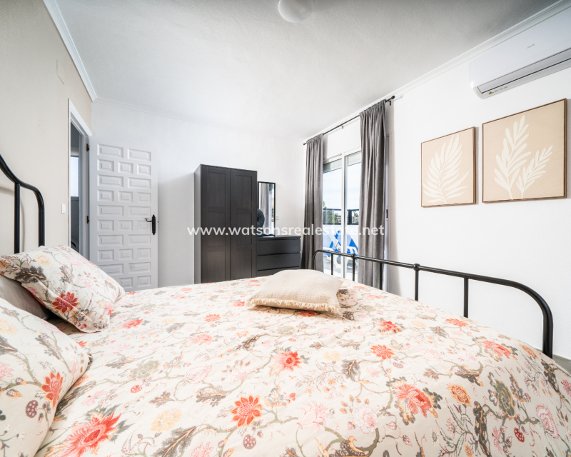 Venta - Chalet Independiente - Urb. La Marina