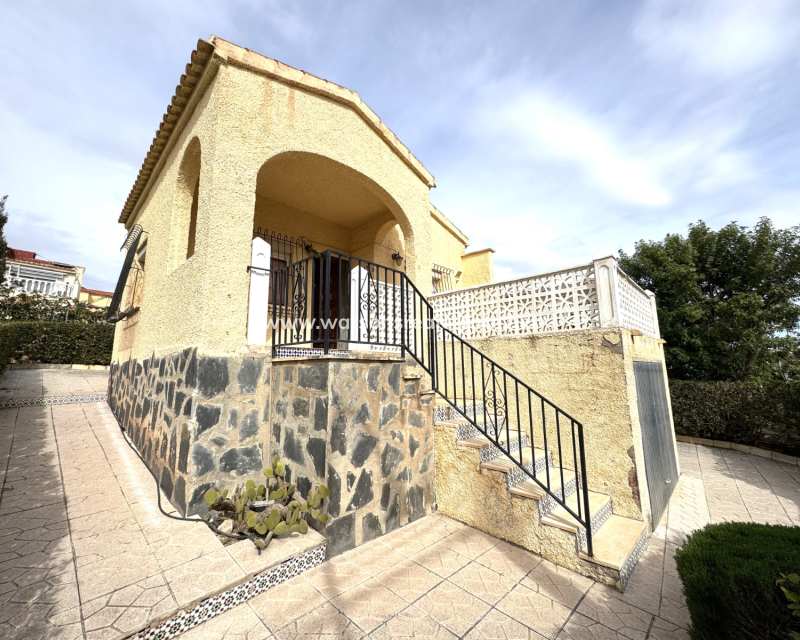 Venta - Chalet Independiente - Urb. La Marina