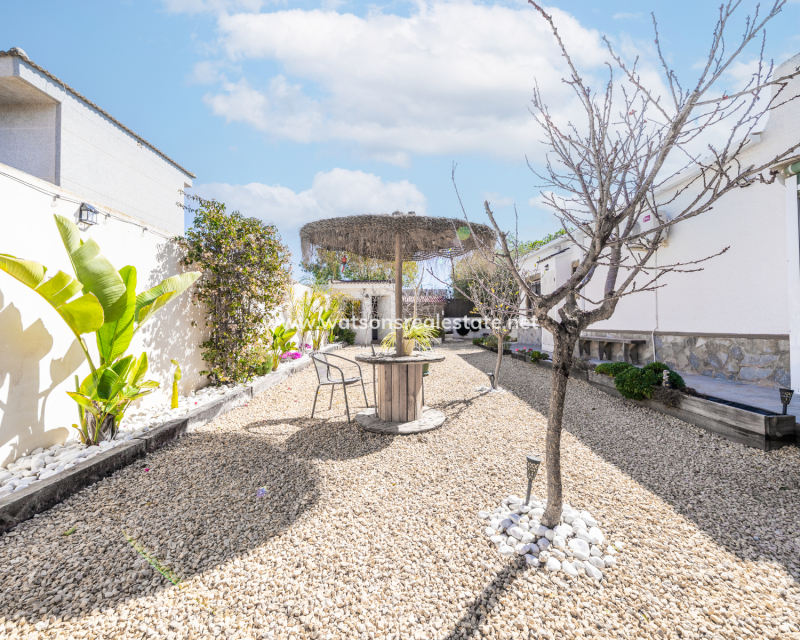Venta - Chalet Independiente - Urb. La Marina