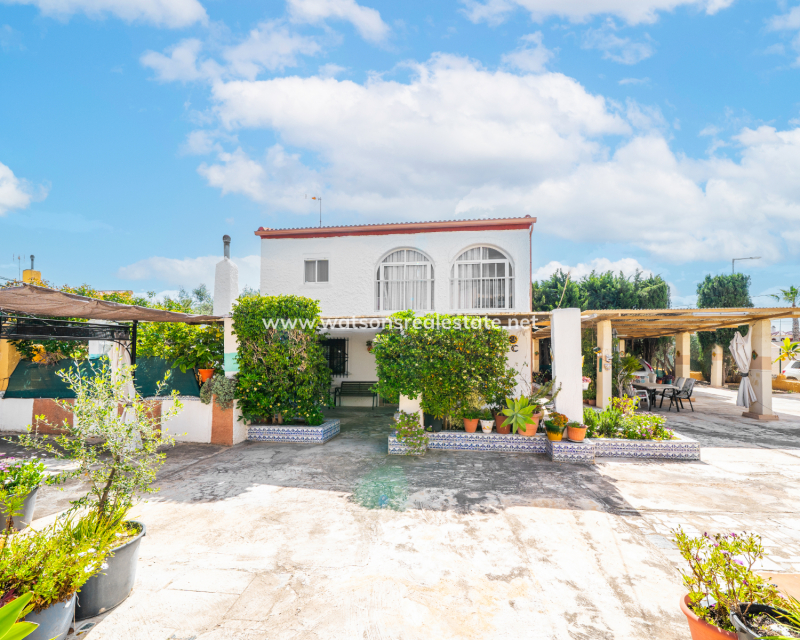 Venta - Chalet Independiente - Urb. La Marina