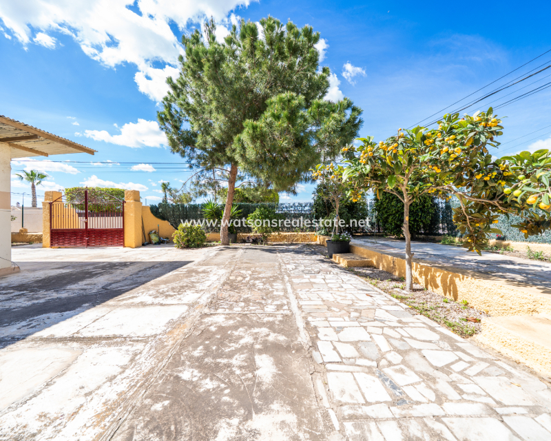 Venta - Chalet Independiente - Urb. La Marina