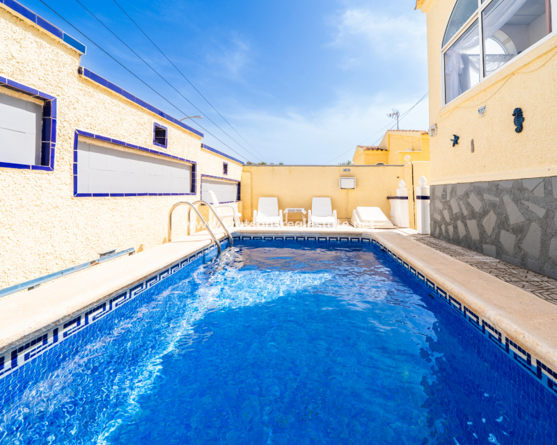 Venta - Chalet Independiente - Urb. La Marina
