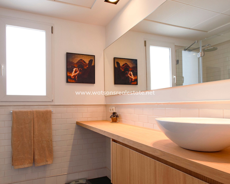 Venta - Chalet Independiente - Urb. La Marina