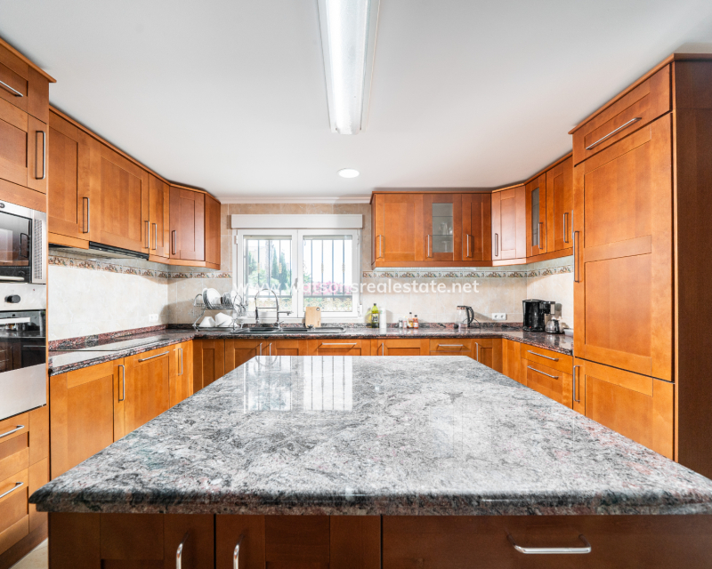 Venta - Chalet Independiente - Urb. La Marina