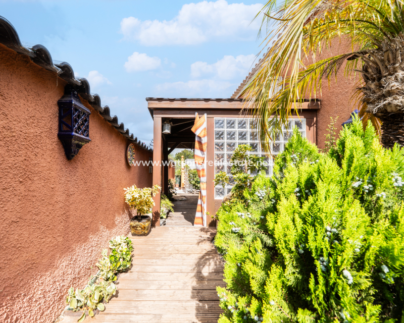 Venta - Chalet Independiente - Urb. La Marina