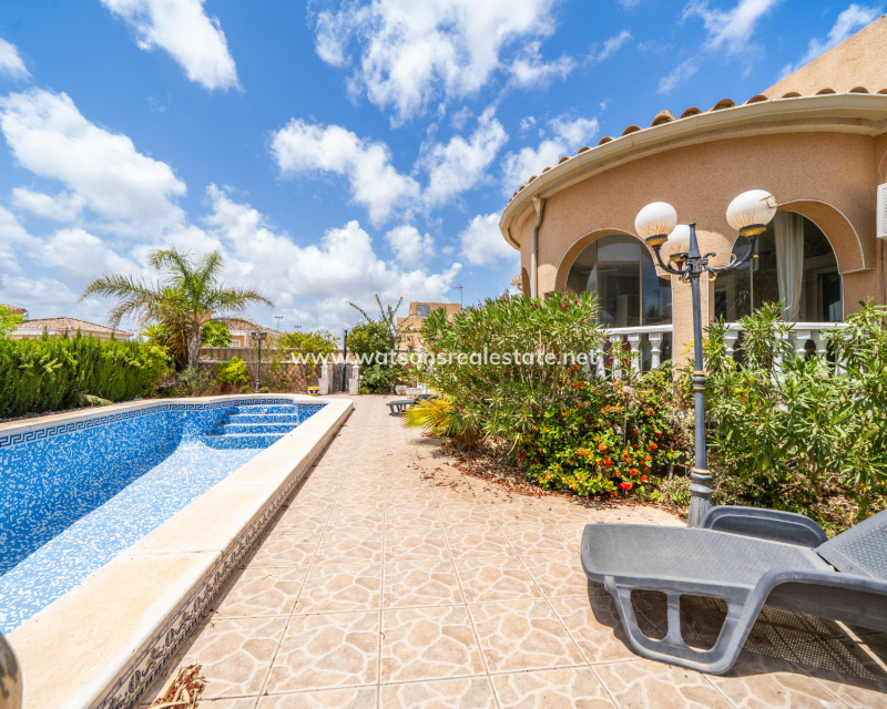 Venta - Chalet Independiente - Urb. La Marina