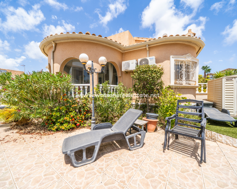 Venta - Chalet Independiente - Urb. La Marina