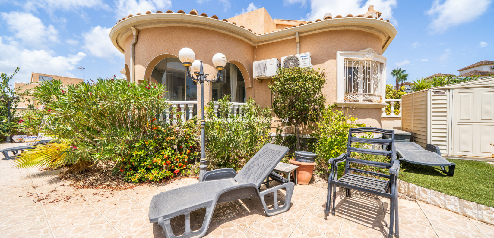 Venta - Chalet Independiente - Urb. La Marina