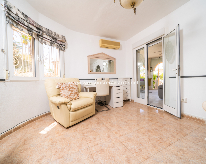 Venta - Chalet Independiente - Urb. La Marina