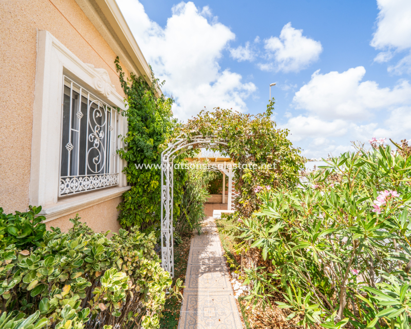 Venta - Chalet Independiente - Urb. La Marina
