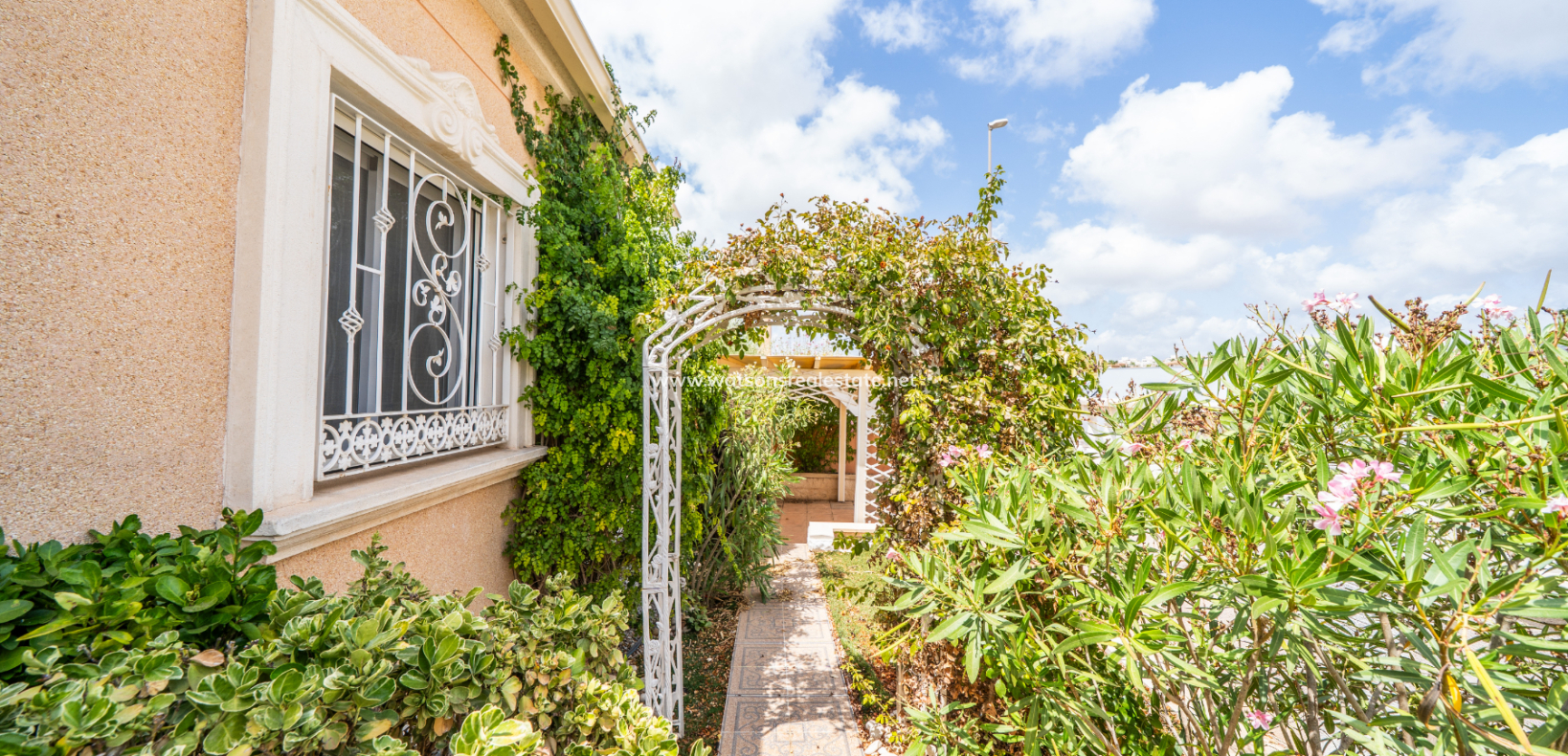Venta - Chalet Independiente - Urb. La Marina