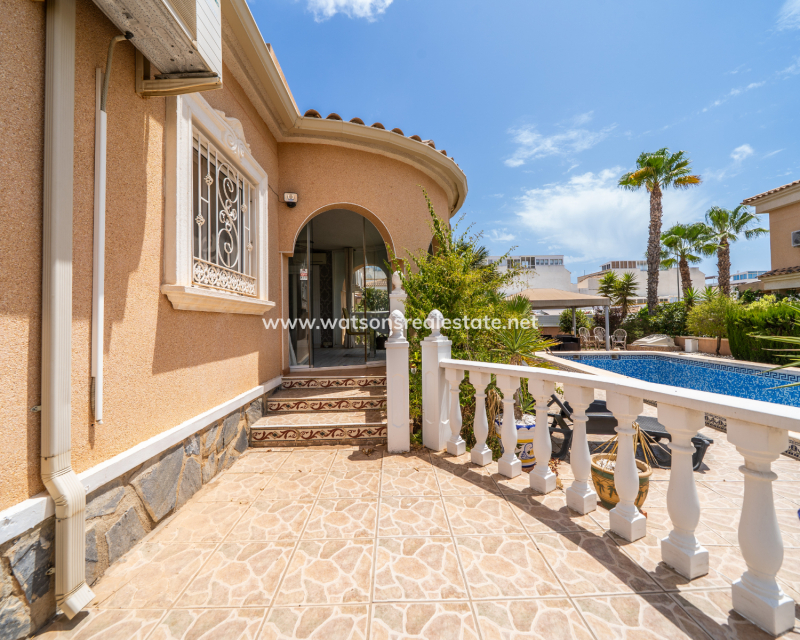 Venta - Chalet Independiente - Urb. La Marina