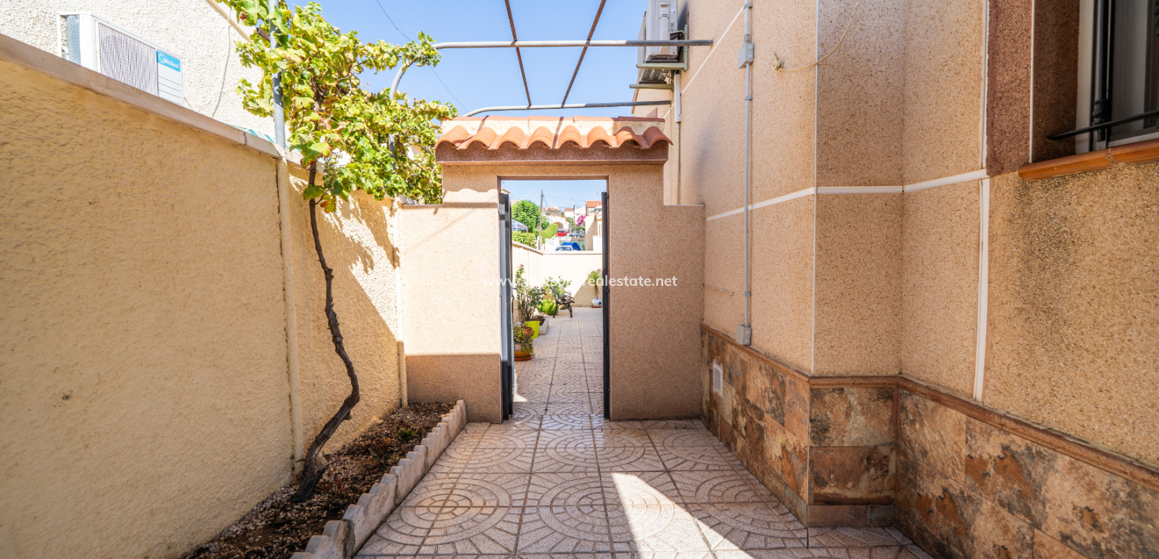 Venta - Chalet Independiente - Urb. La Marina