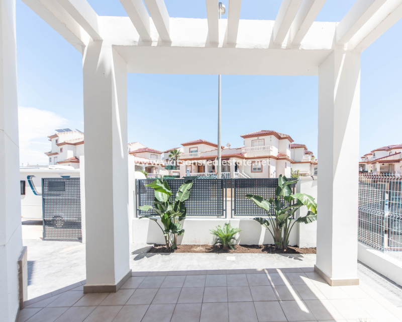 Venta - Chalet Independiente - Urb. La Marina