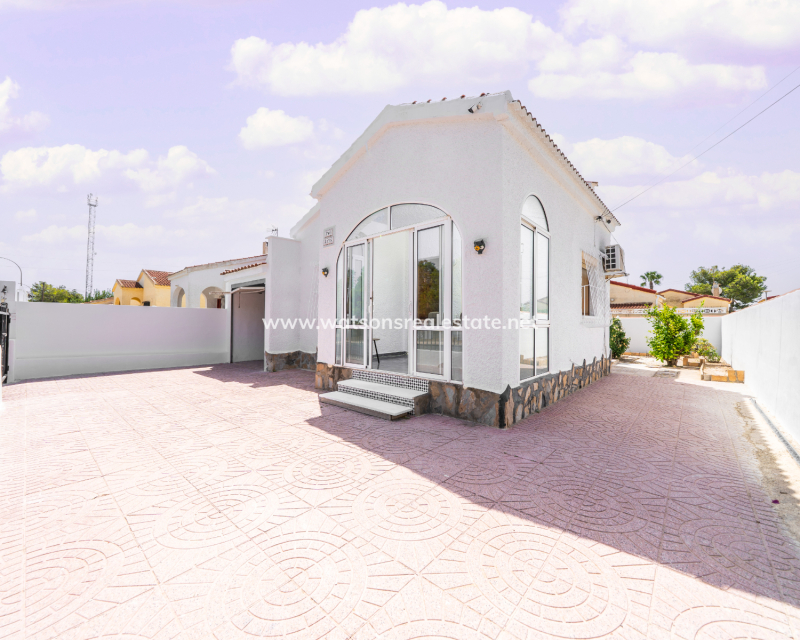 Venta - Chalet Independiente - Urb. La Marina