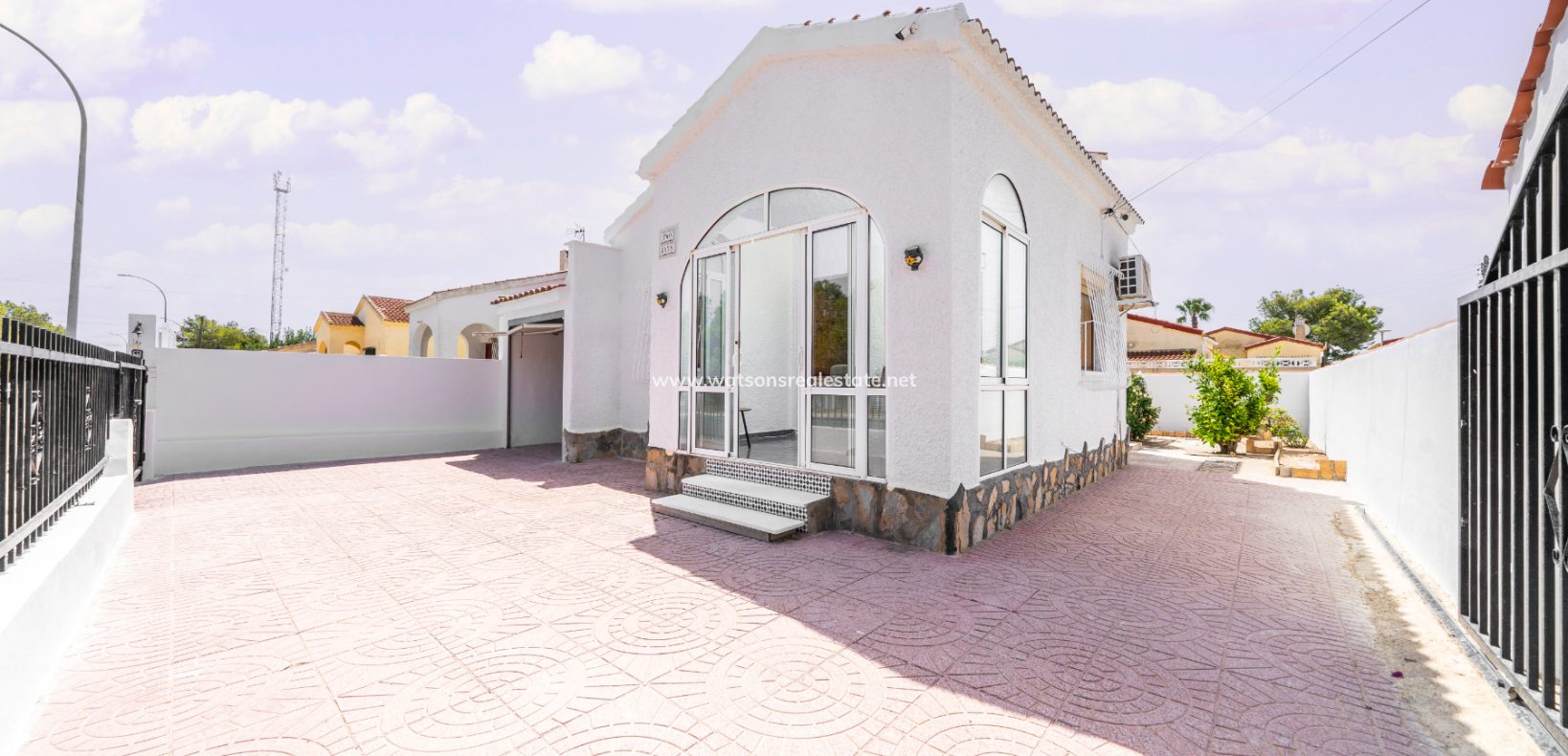 Venta - Chalet Independiente - Urb. La Marina