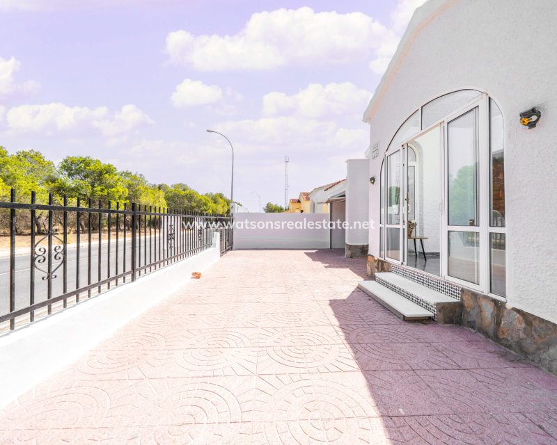 Venta - Chalet Independiente - Urb. La Marina