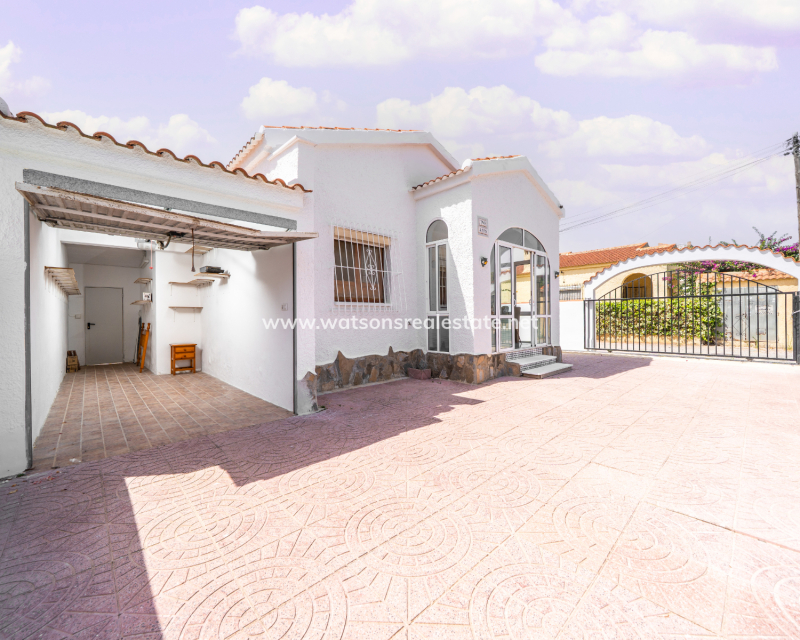 Venta - Chalet Independiente - Urb. La Marina