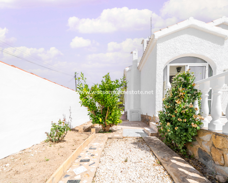 Venta - Chalet Independiente - Urb. La Marina