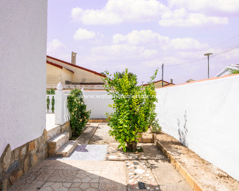Venta - Chalet Independiente - Urb. La Marina