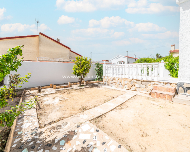 Venta - Chalet Independiente - Urb. La Marina