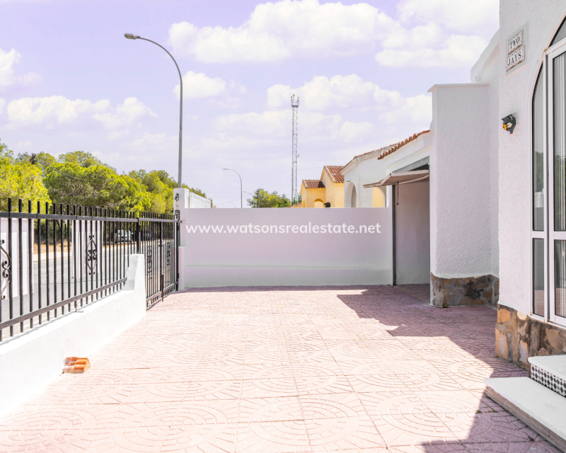Venta - Chalet Independiente - Urb. La Marina