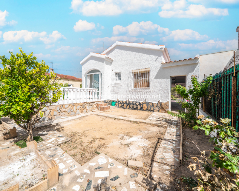Venta - Chalet Independiente - Urb. La Marina