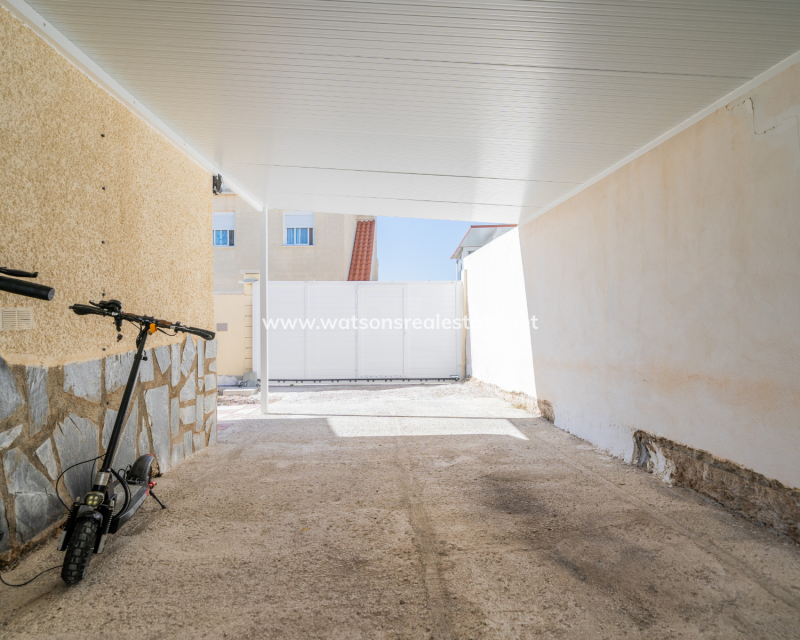 Venta - Chalet Independiente - Urb. La Marina